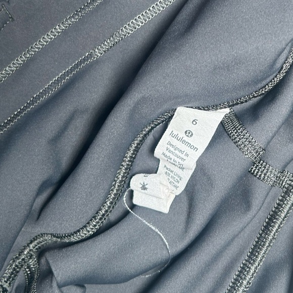 Lululemon Black-Gray Caprice Athletic Leggings size 6 🏋️‍♀️🏋️‍♀️🏋️‍♀️ (F) - Picture 7 of 8